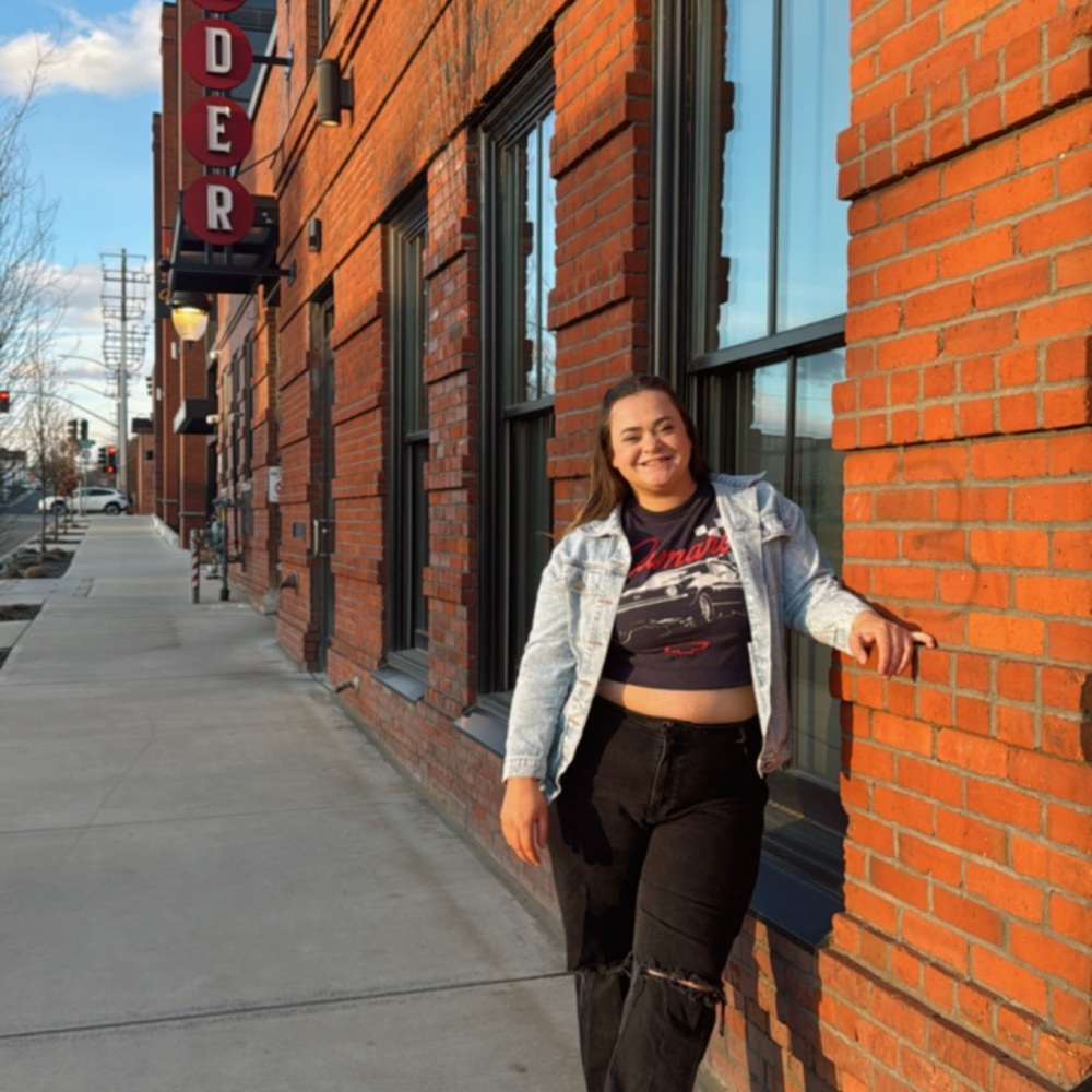 Meet your Posher, Larissa